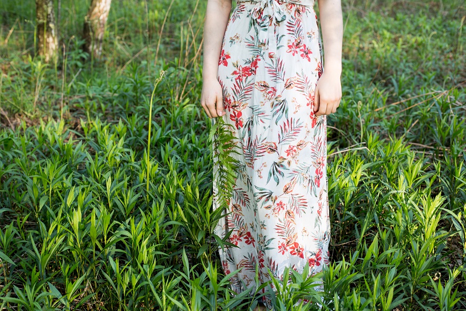 Sukienka w tropikalne wzory