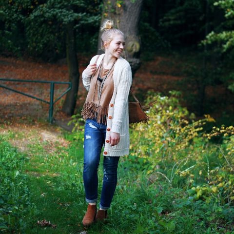 Outfit: Suede, fringe top & long cardigan!